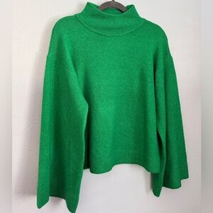 CeCe Green Turtleneck Sweater with Relaxed Fit and Cropped Design